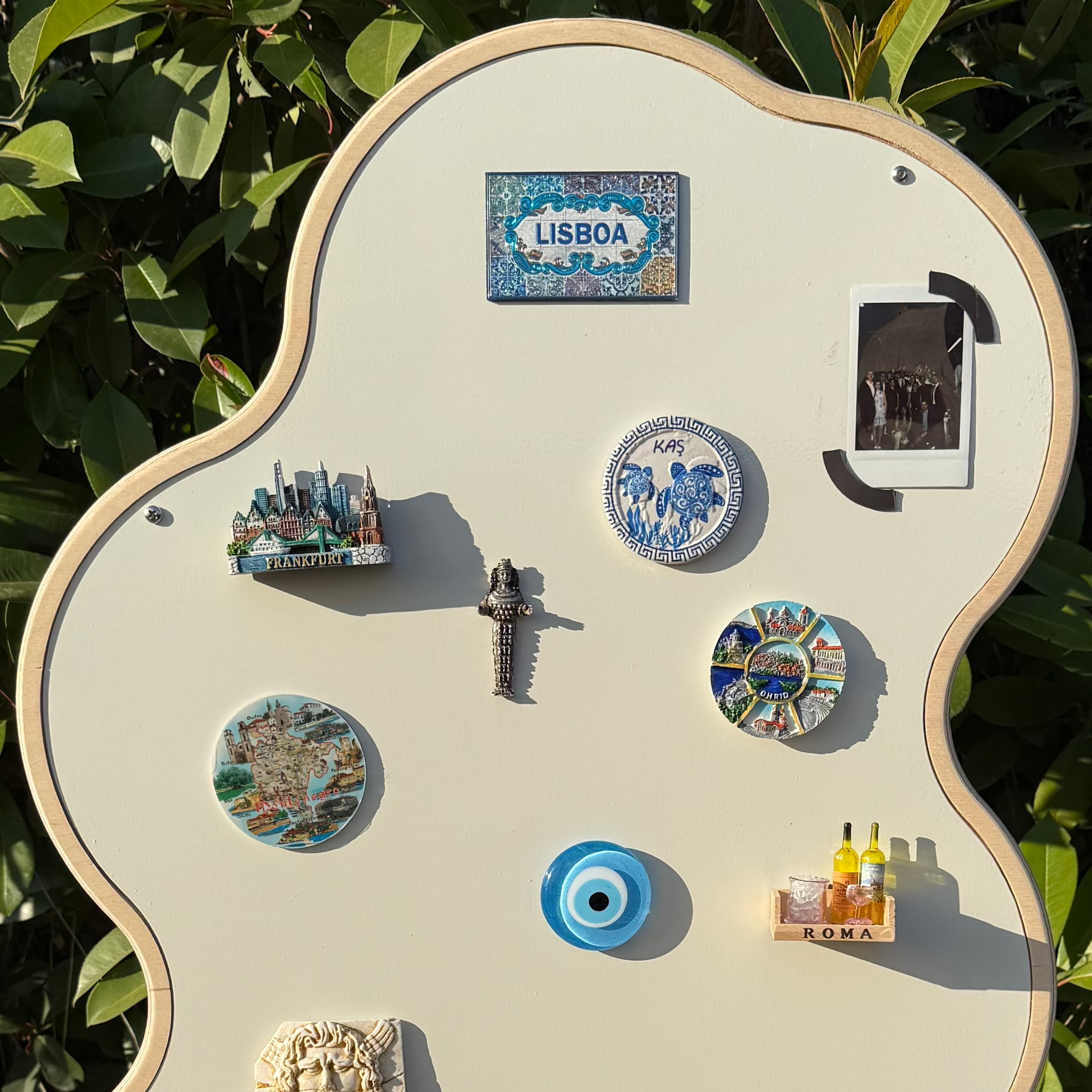 Asymmetrical Wavy Collapsible Wooden Magnet Display Stand | White Metal Surface