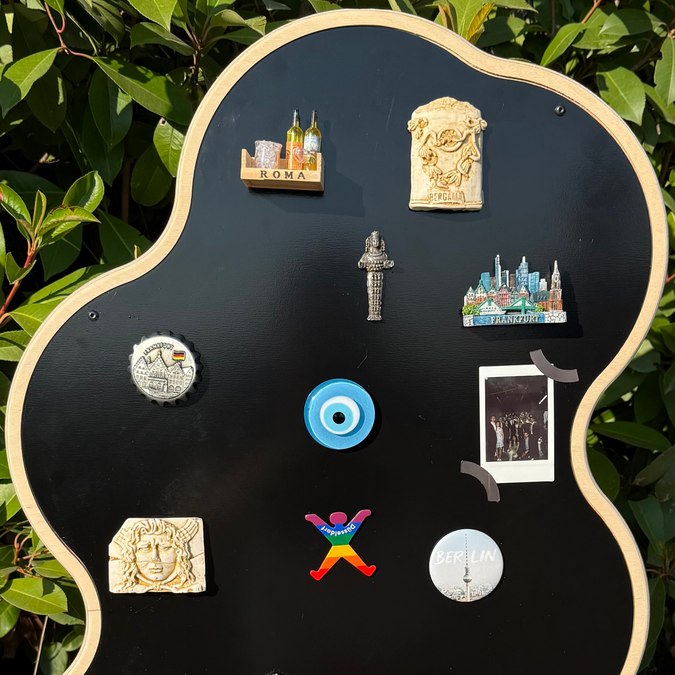 Asymmetrical Wavy Collapsible Wooden Magnet Display Stand | Black Metal Surface